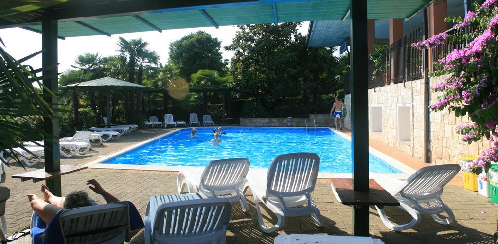 Residence Miralago Rooms & Apartments Манерба дел Гарда Екстериор снимка