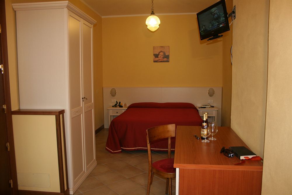 Residence Miralago Rooms & Apartments Манерба дел Гарда Екстериор снимка