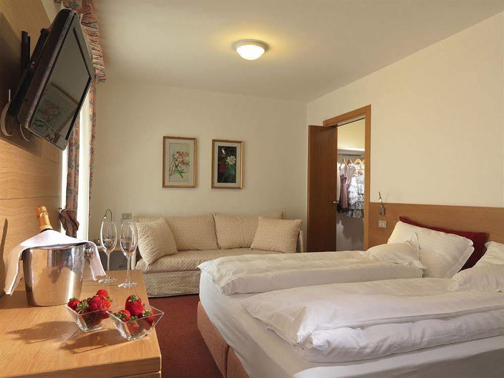 Residence Miralago Rooms & Apartments Манерба дел Гарда Екстериор снимка