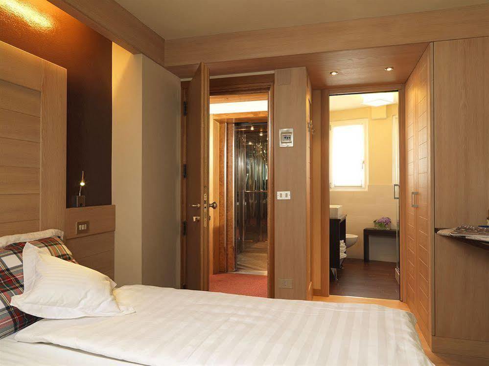 Residence Miralago Rooms & Apartments Манерба дел Гарда Екстериор снимка