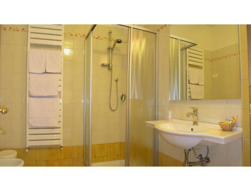 Residence Miralago Rooms & Apartments Манерба дел Гарда Екстериор снимка