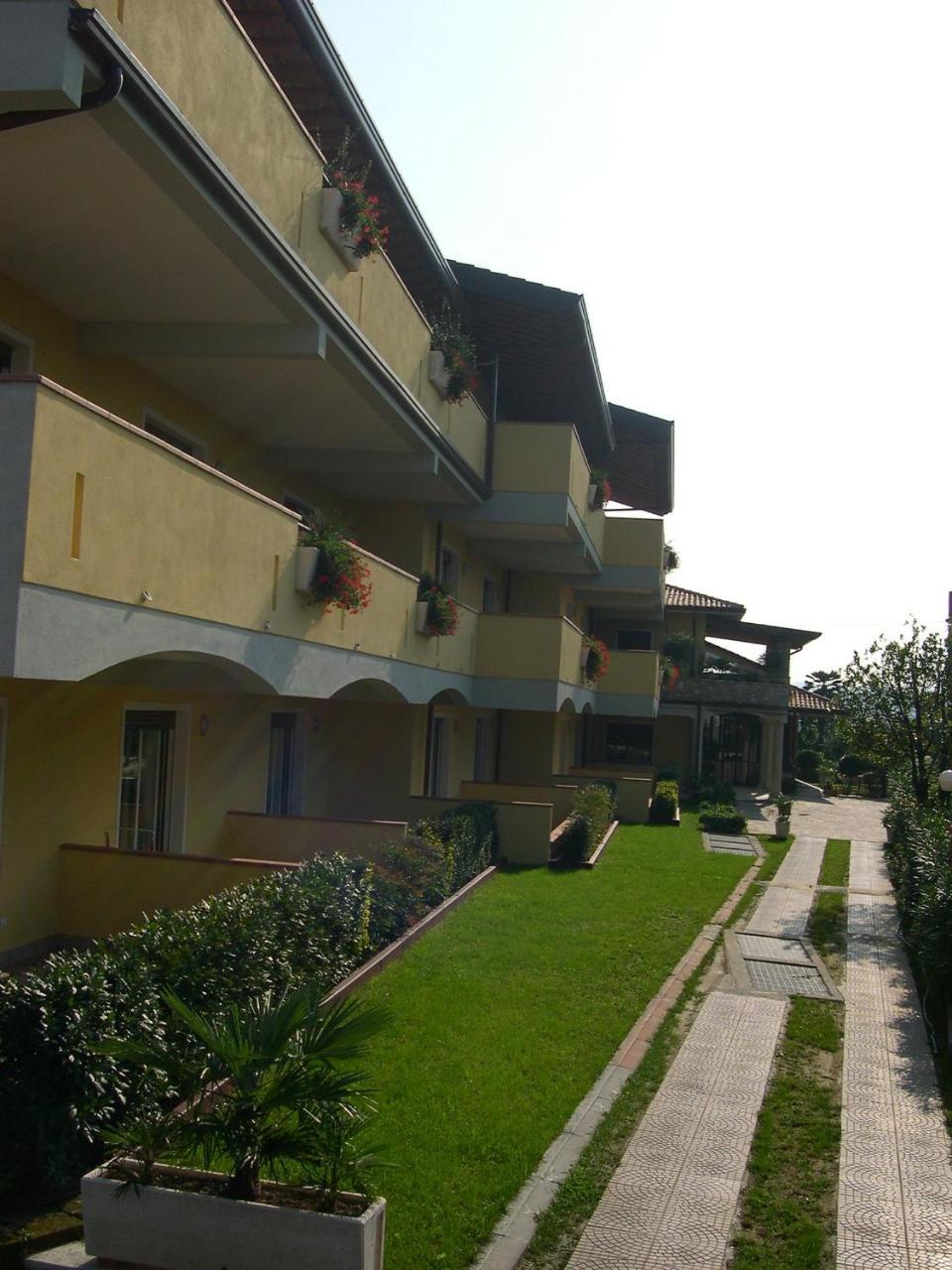 Residence Miralago Rooms & Apartments Манерба дел Гарда Екстериор снимка