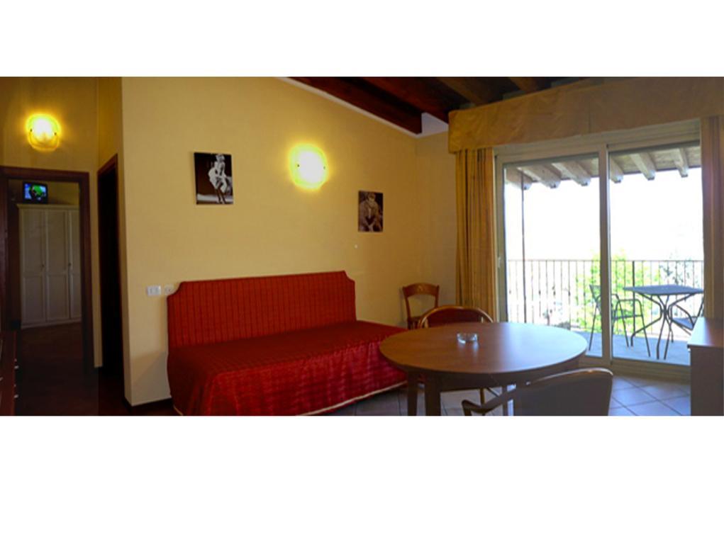 Residence Miralago Rooms & Apartments Манерба дел Гарда Екстериор снимка