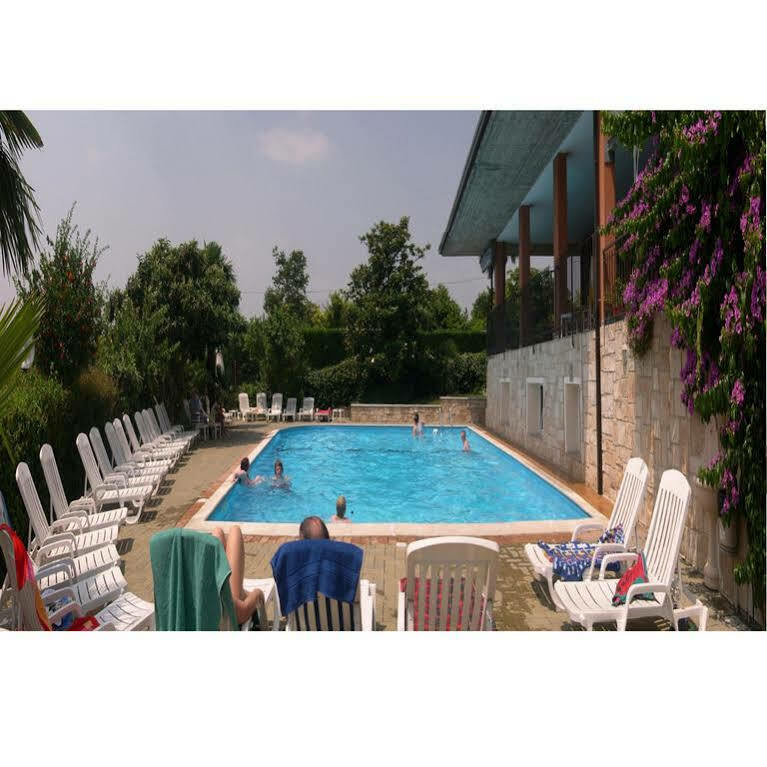 Residence Miralago Rooms & Apartments Манерба дел Гарда Екстериор снимка